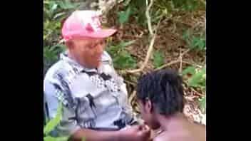 La es Joven en la selva con su abuelo video