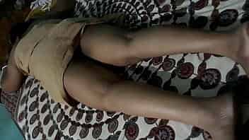 DESI HOUSEWIFE WITH BEAUTIFUL THIGHES video